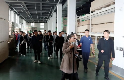 臨沂優秀定制工廠代表團蒞臨千山板材總部參觀交流，共探裝飾材料新發展